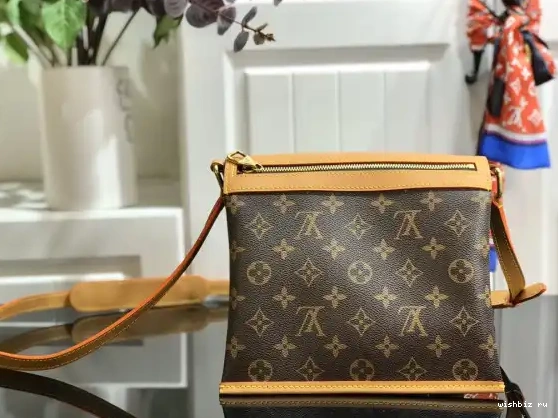 WIS SLANTING VUITTON LOUIS 0531